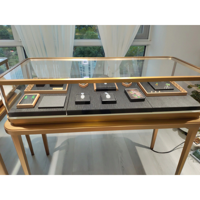Présentoir à bijoux sur mesure - Furniture Lighting & Decor Magazine avis et prix